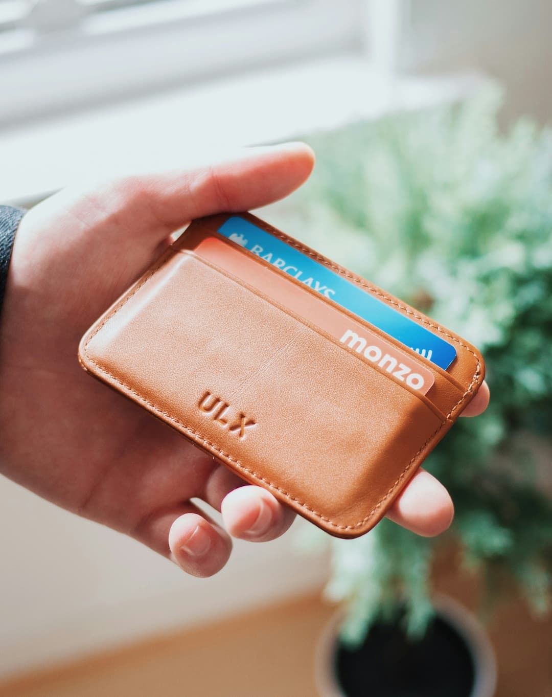 Card Holder Photo by Oliur on Unsplash